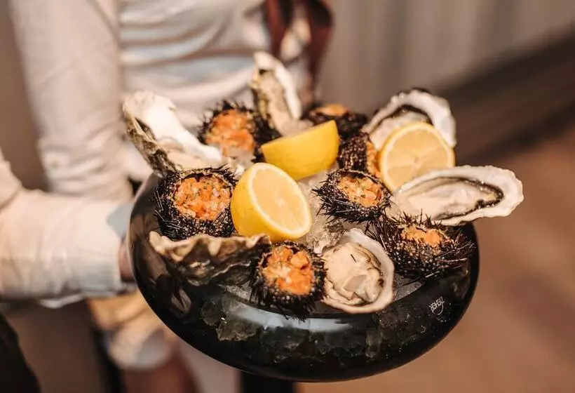 Crystal House Suite Hotel & Spa