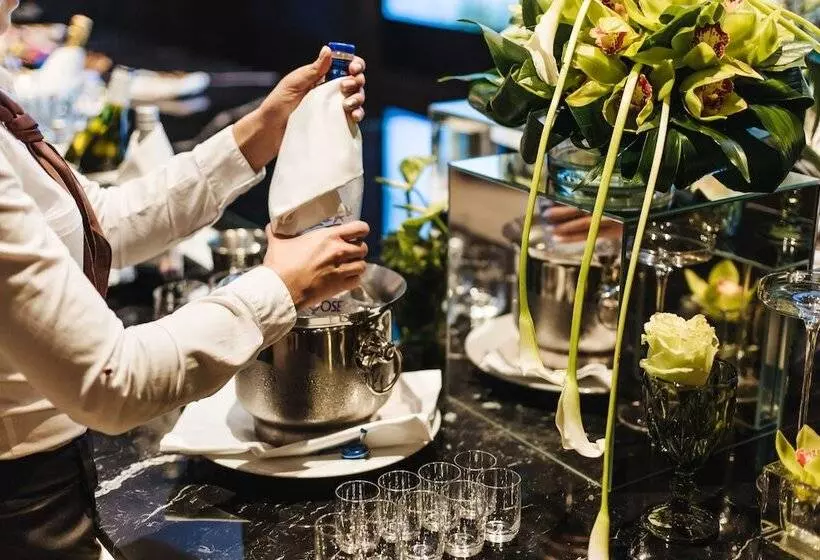 Crystal House Suite Hotel & Spa