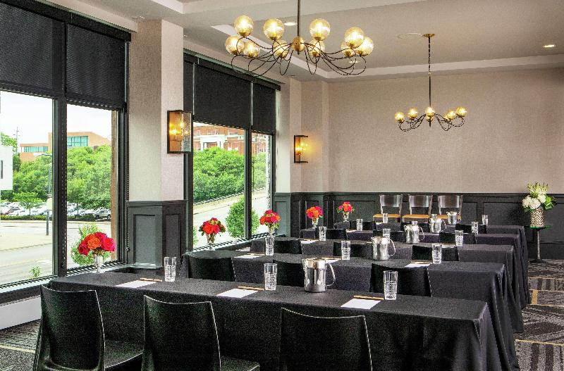 Отель Doubletree By Hilton Youngstown Downtown