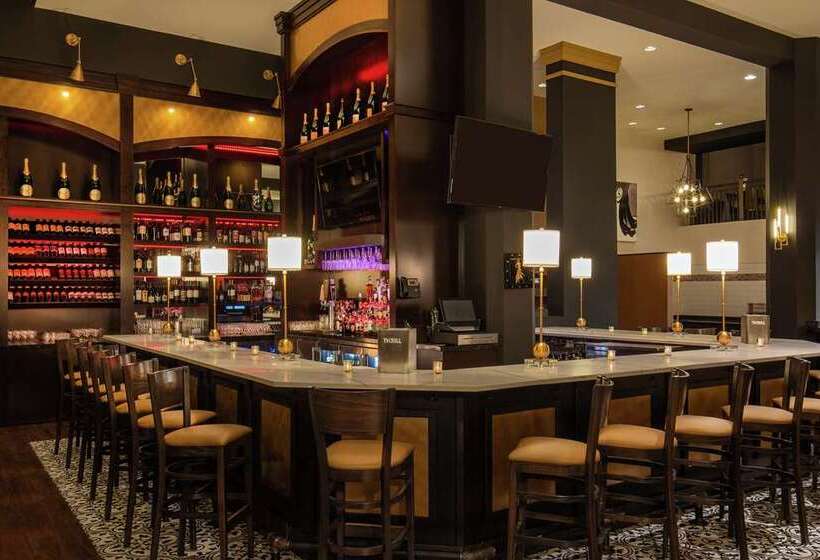 Отель Doubletree By Hilton Youngstown Downtown