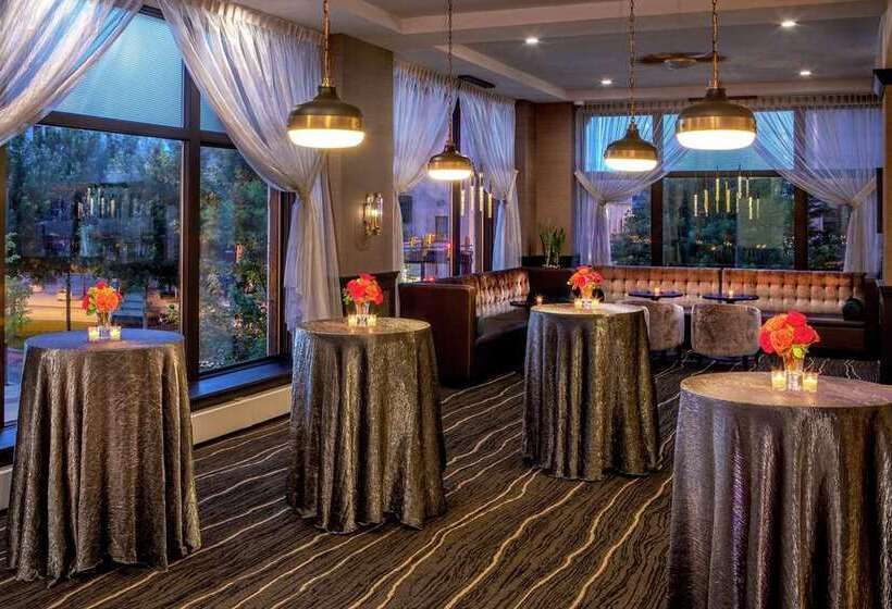 Отель Doubletree By Hilton Youngstown Downtown