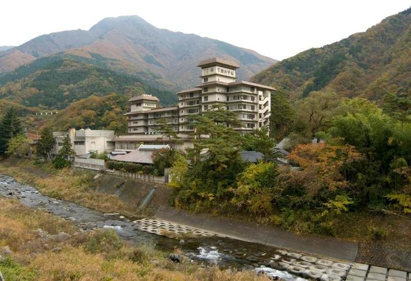 בית מלון כפרי Shimobe