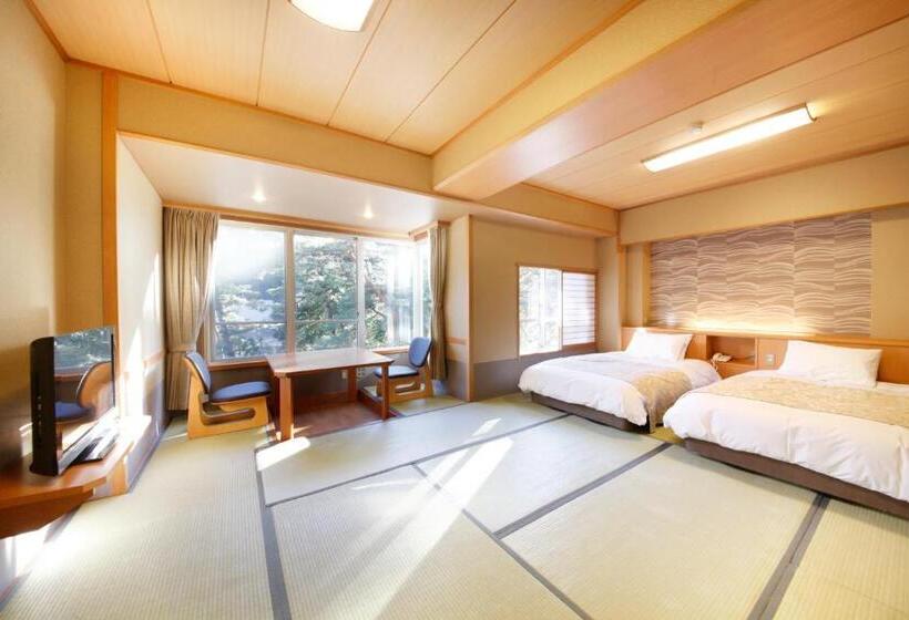 בית מלון כפרי Shimobe