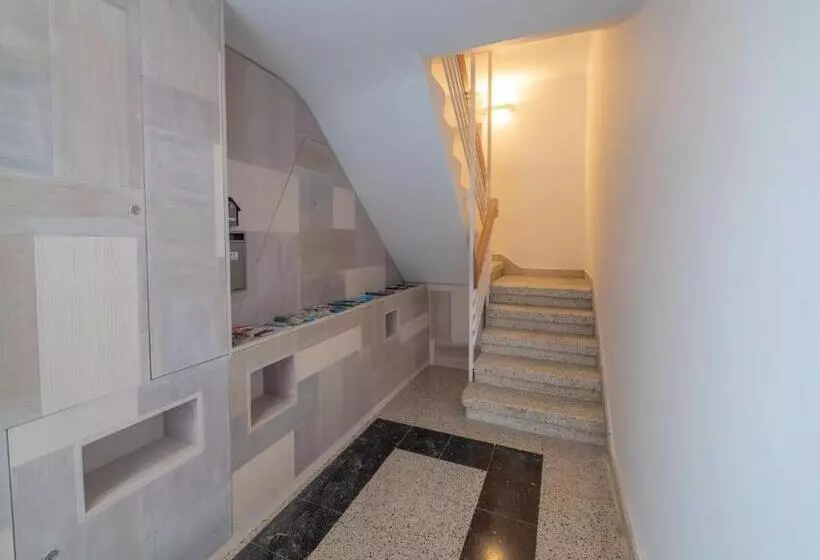 Hotelli Agi Gloria Rooms