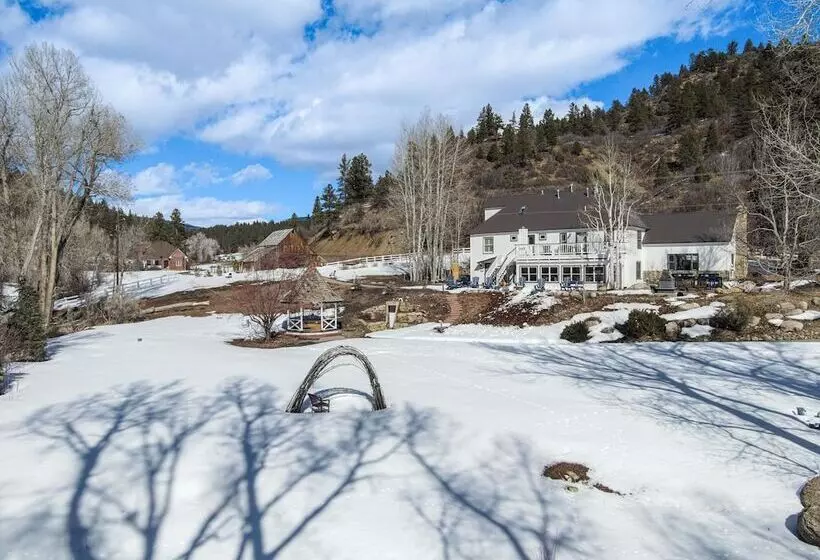 Hotelli Antlers On The Creek Bed & Breakfast