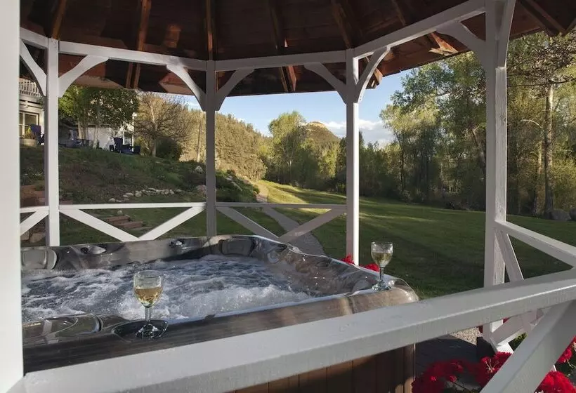 Hotelli Antlers On The Creek Bed & Breakfast
