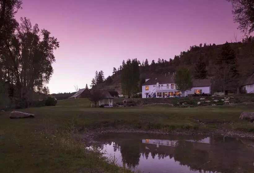 Hotelli Antlers On The Creek Bed & Breakfast