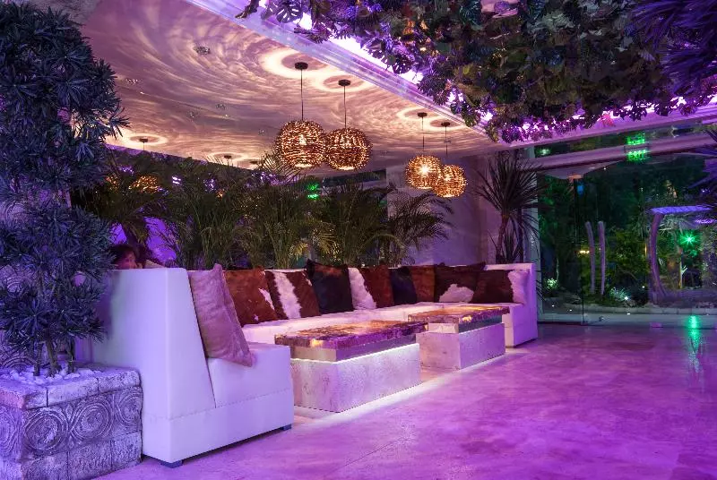 هتل Apartcomplex Harmony Suites