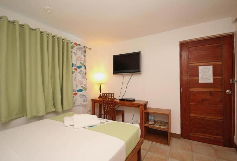 Hotel Bluewaves Beach House