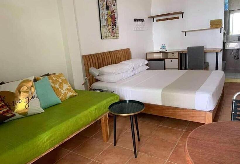 Hotel Bluewaves Beach House