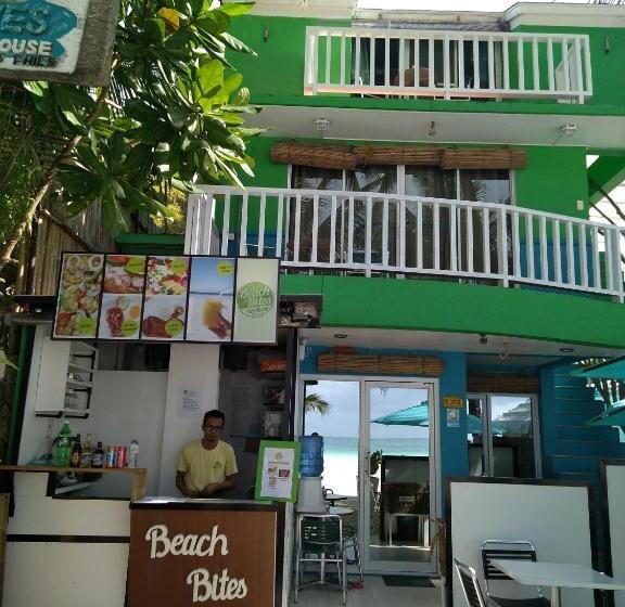 Hotel Bluewaves Beach House