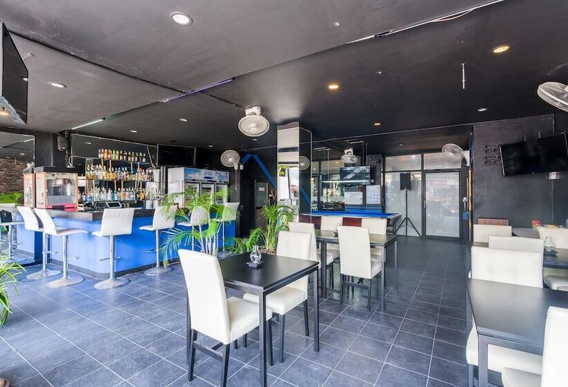 בית מלון כפרי Chaweng Skybar &