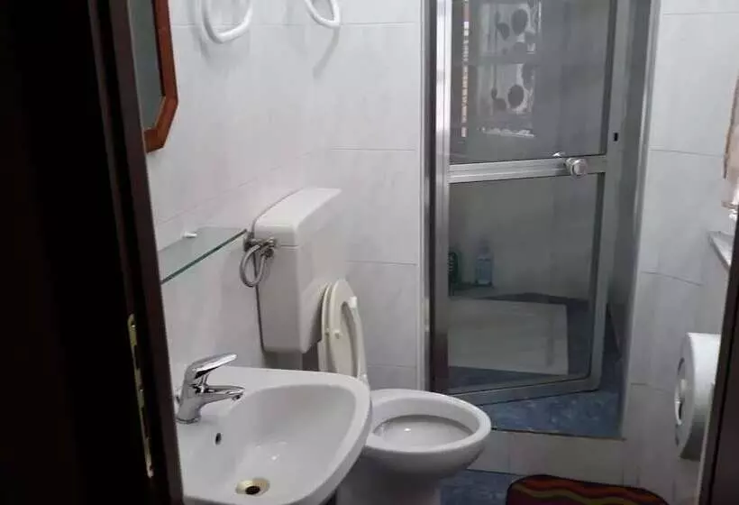 هتل Houston Livorno   Struttura Esclusivamente Turistica   Not For Business Or Workers