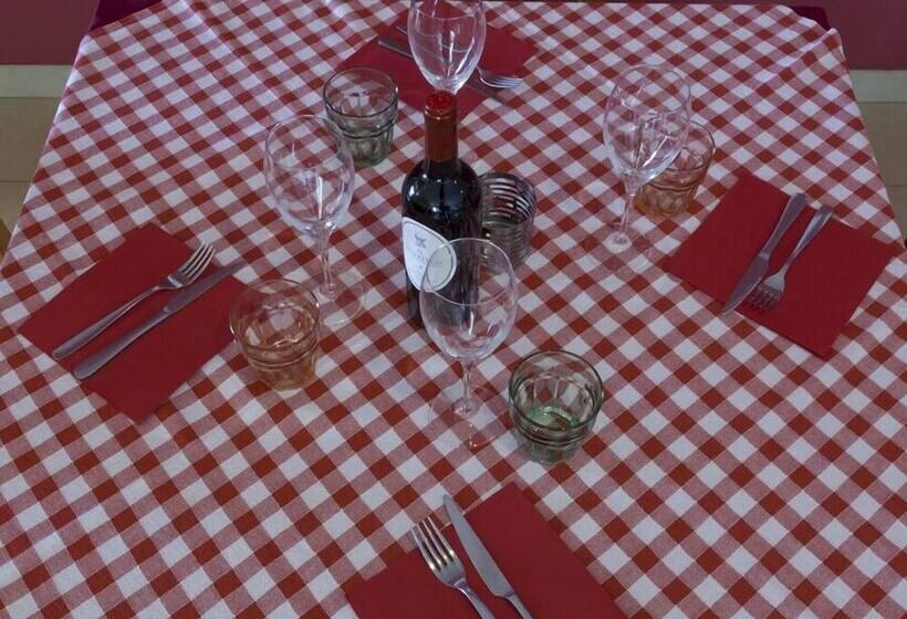 هتل Il Rio Di Vorno