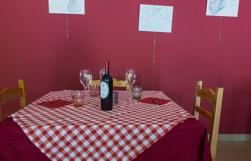 هتل Il Rio Di Vorno