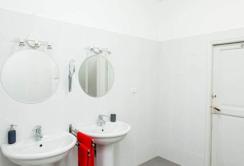 Otel Leone X Genova Affittacamere