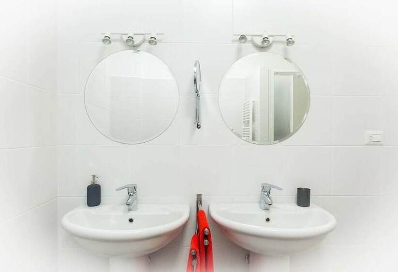 Otel Leone X Genova Affittacamere