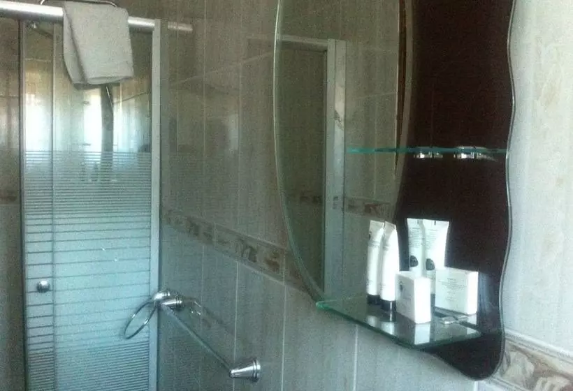 هتل Amariah Guest House