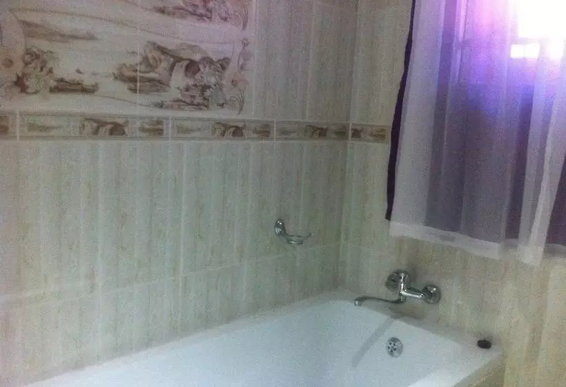 هتل Amariah Guest House