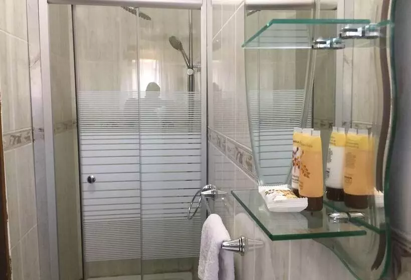 هتل Amariah Guest House