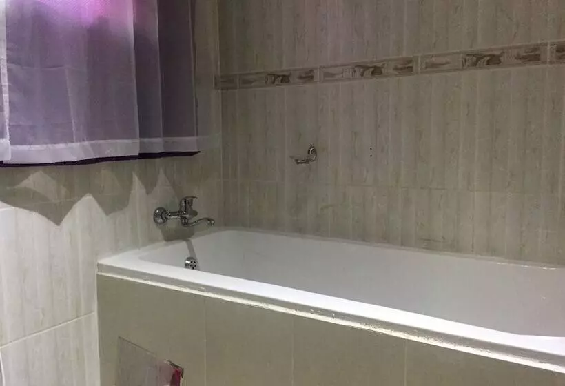 هتل Amariah Guest House