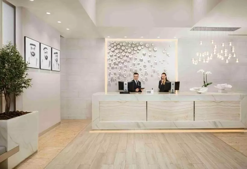 ホテル Beach Rotana – All Suites