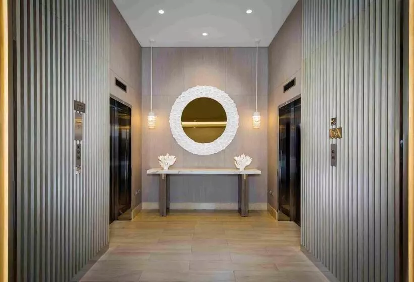 ホテル Beach Rotana – All Suites