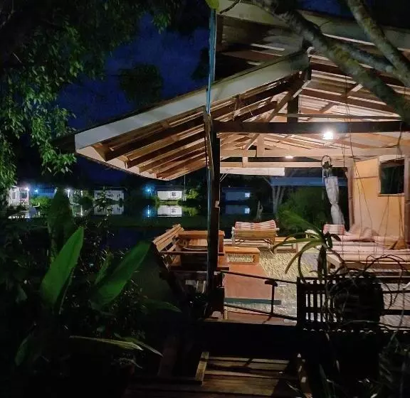 Hotelli Bueng Pai Farm บึงปายฟาร์ม