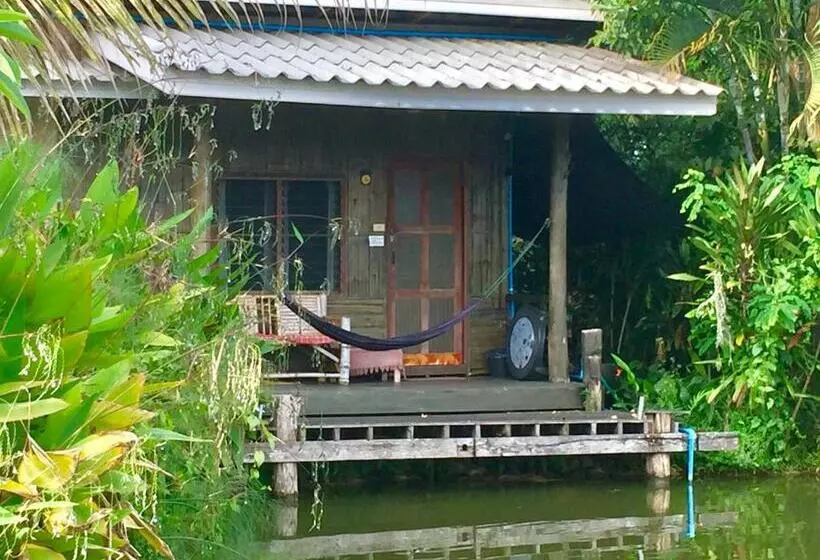 Hotelli Bueng Pai Farm บึงปายฟาร์ม