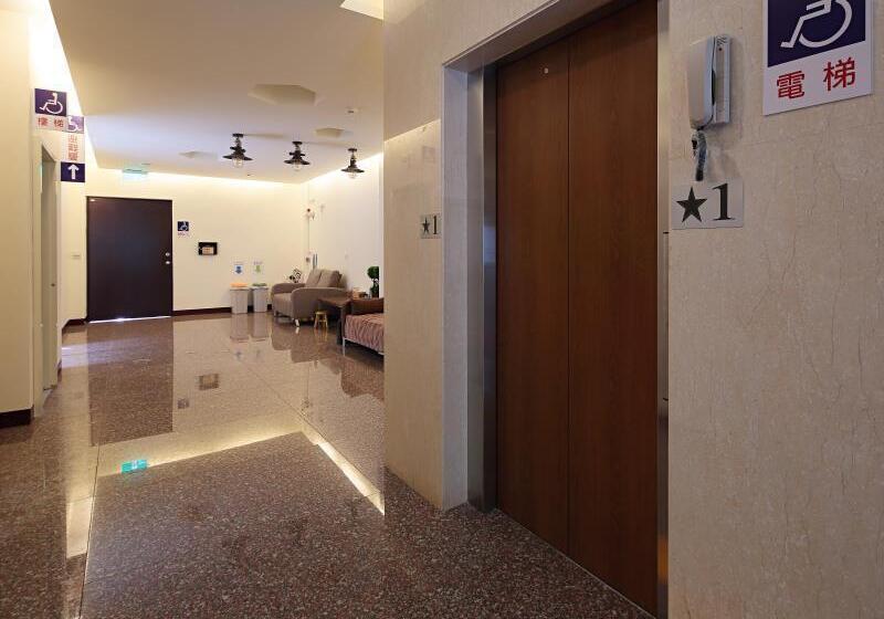 هتل Happiness Yes Inn