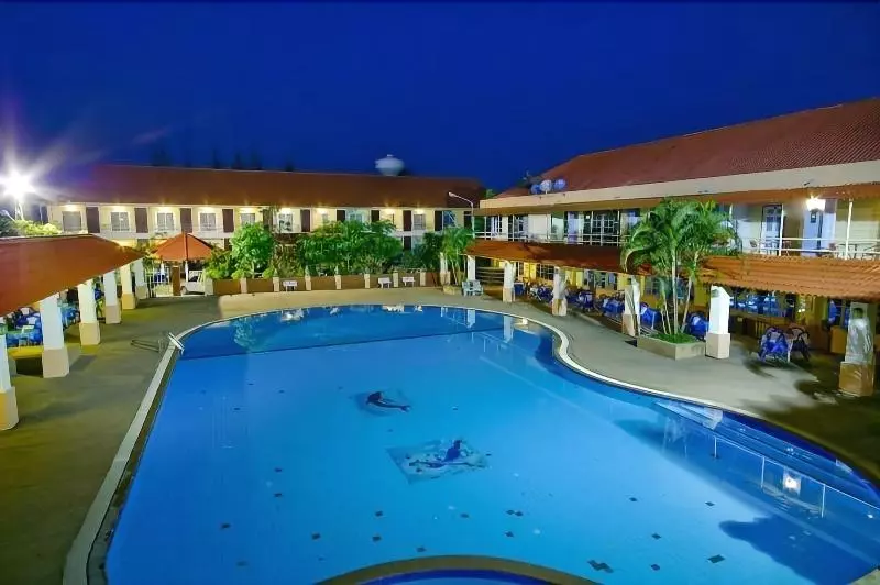 ホテル Homeland Resort