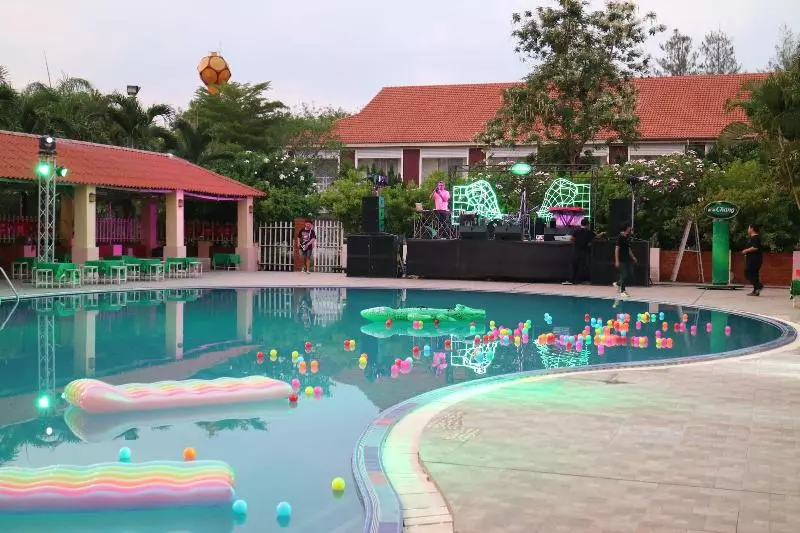 ホテル Homeland Resort