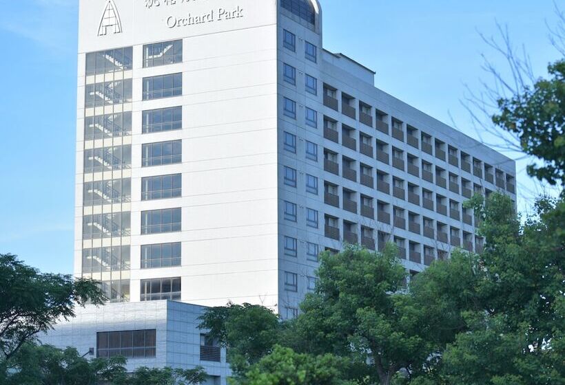 هتل Orchard Park New Wing