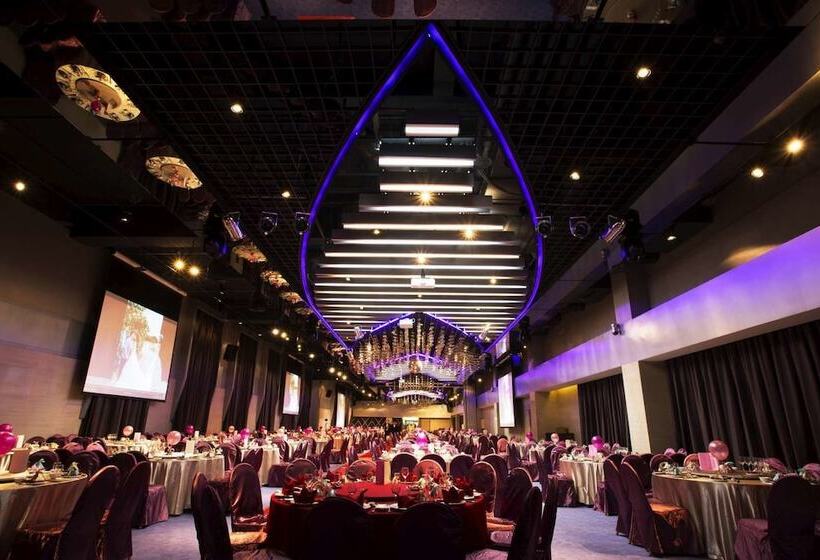 هتل Orchard Park New Wing