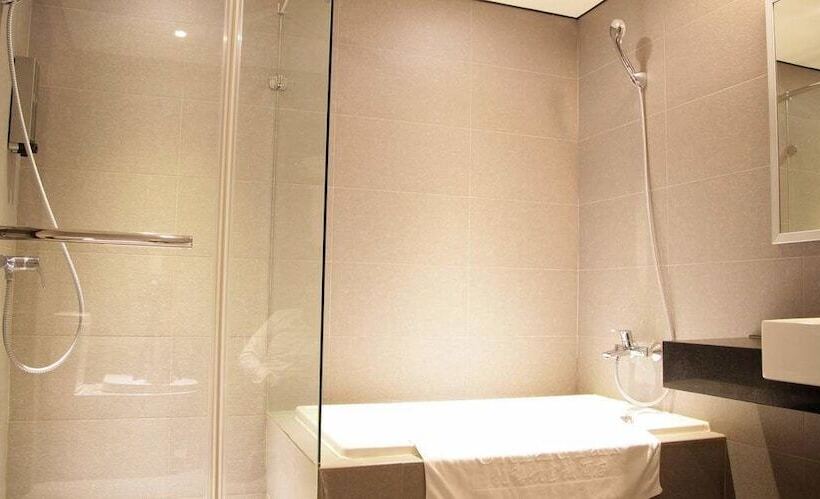 هتل Orchard Park New Wing