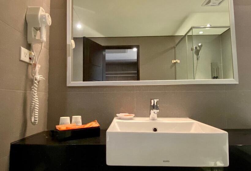 هتل Orchard Park New Wing