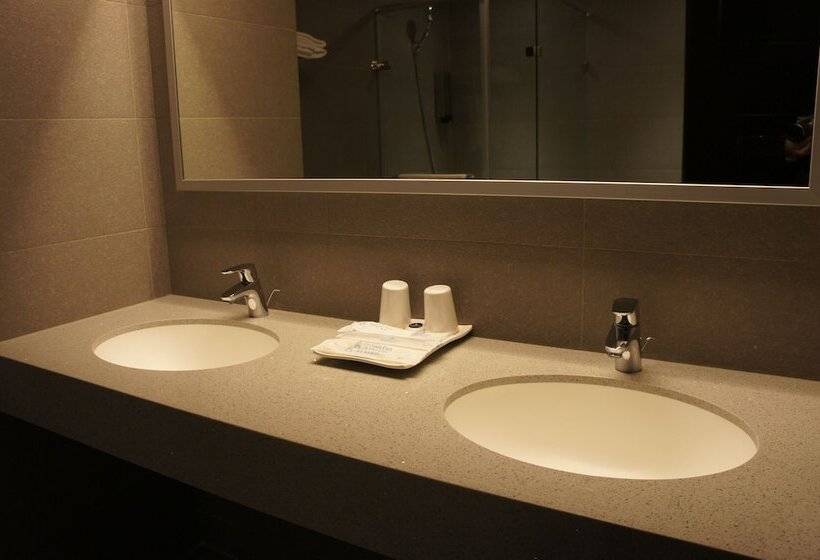 هتل Orchard Park New Wing