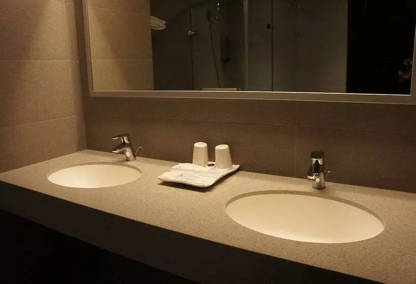 هتل Orchard Park  New Wing