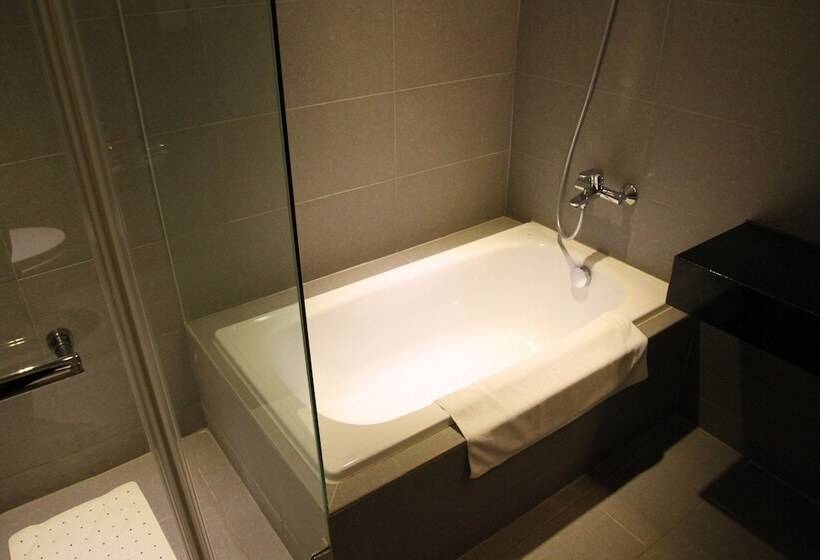 هتل Orchard Park New Wing