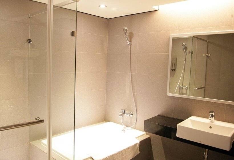 هتل Orchard Park New Wing