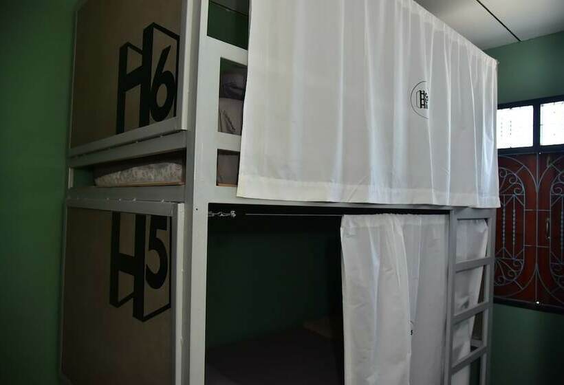 Hotel Hosts Huahin Hostel