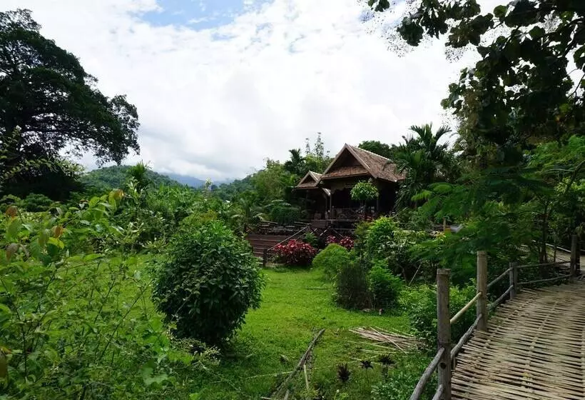 هتل Jiang Lha Village