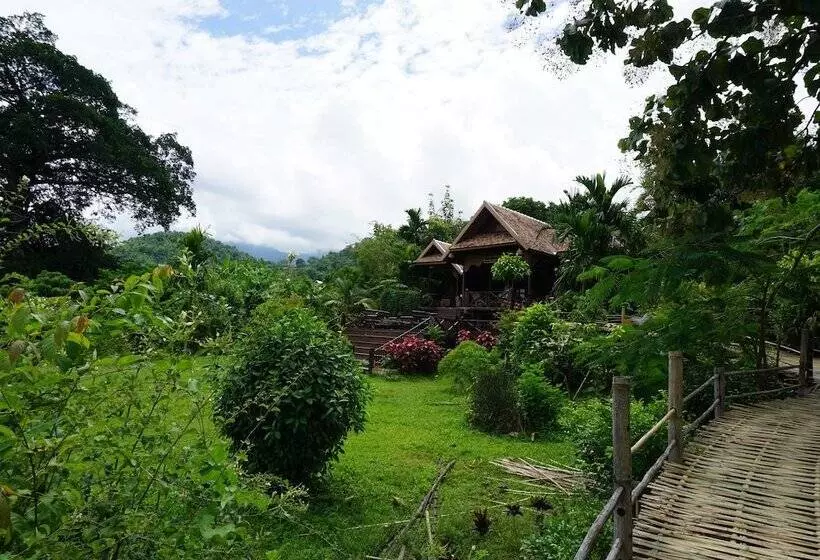 هتل Jiang Lha Village
