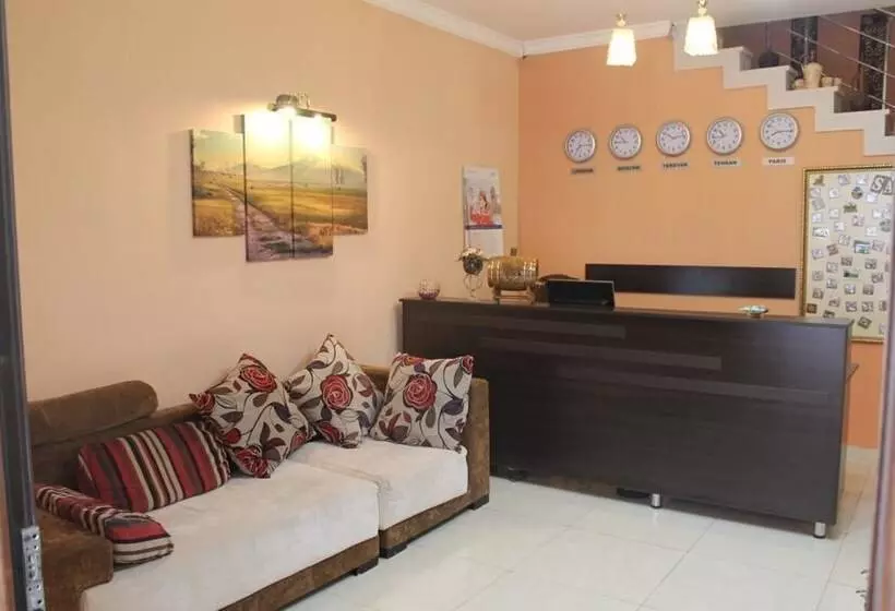 هتل Old Yerevan Hostel & Tours