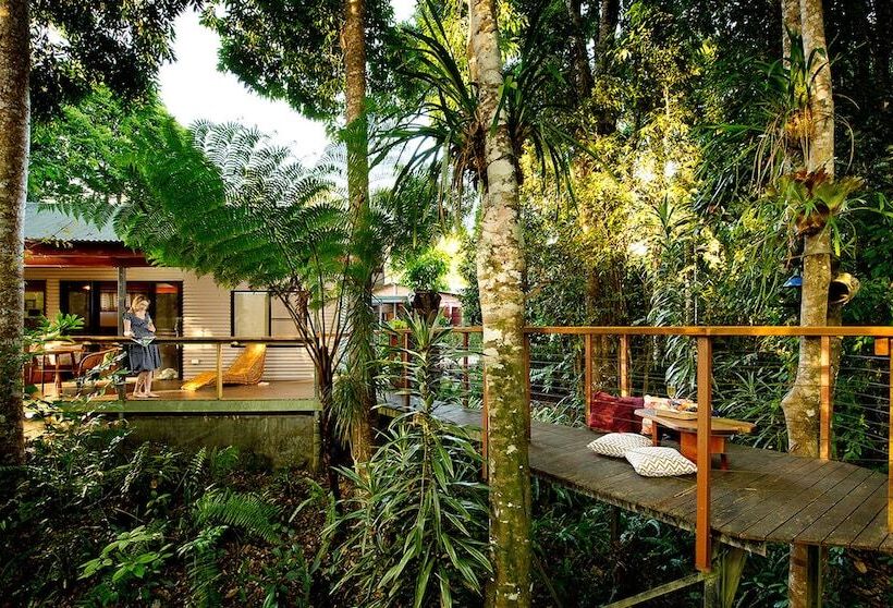 Отель Sharlynn By The River