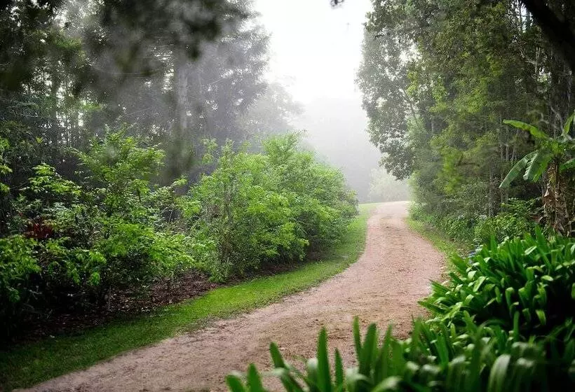 Hotelli Sharlynn By The River