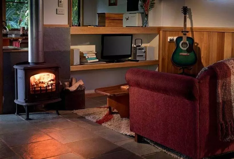 Hotelli Sharlynn By The River