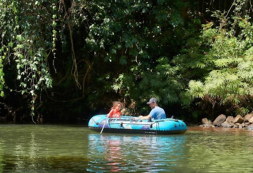 Отель Sharlynn By The River