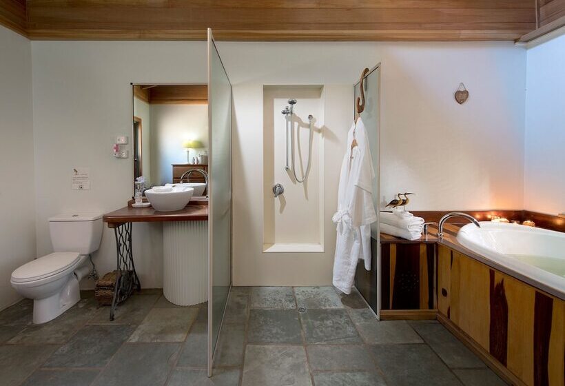 Отель Sharlynn By The River