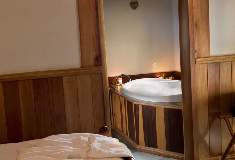 Hotelli Sharlynn By The River